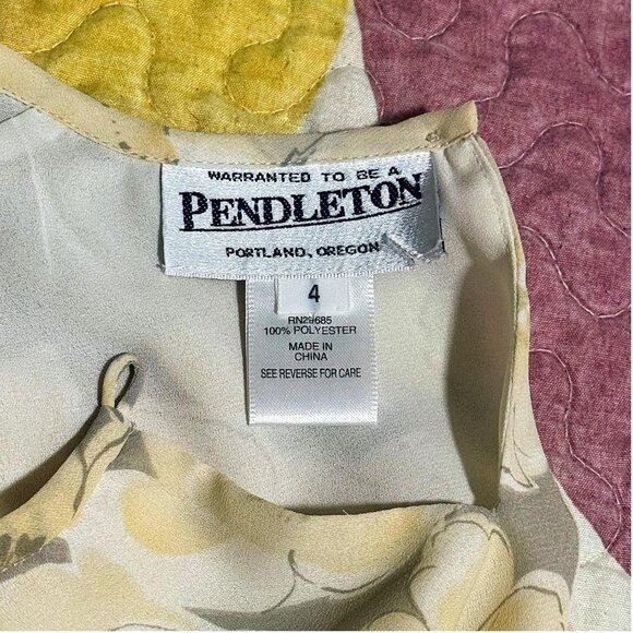 PENDELTON FLORAL BLOUSE / VINTAGE 80s / GRAY WITH CREAM FLOWERS! - Picture 2 of 8